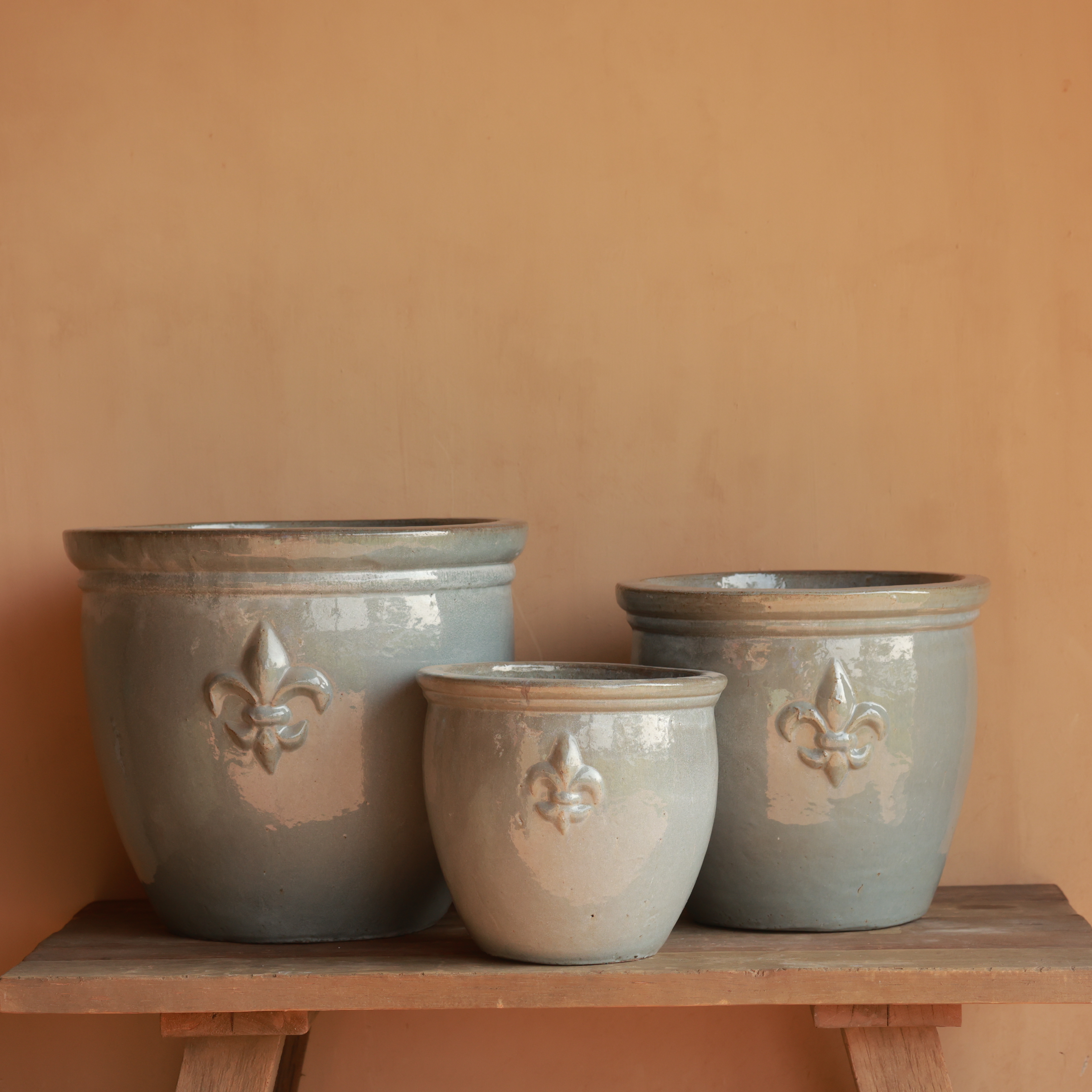 TRIUNE PLANTER