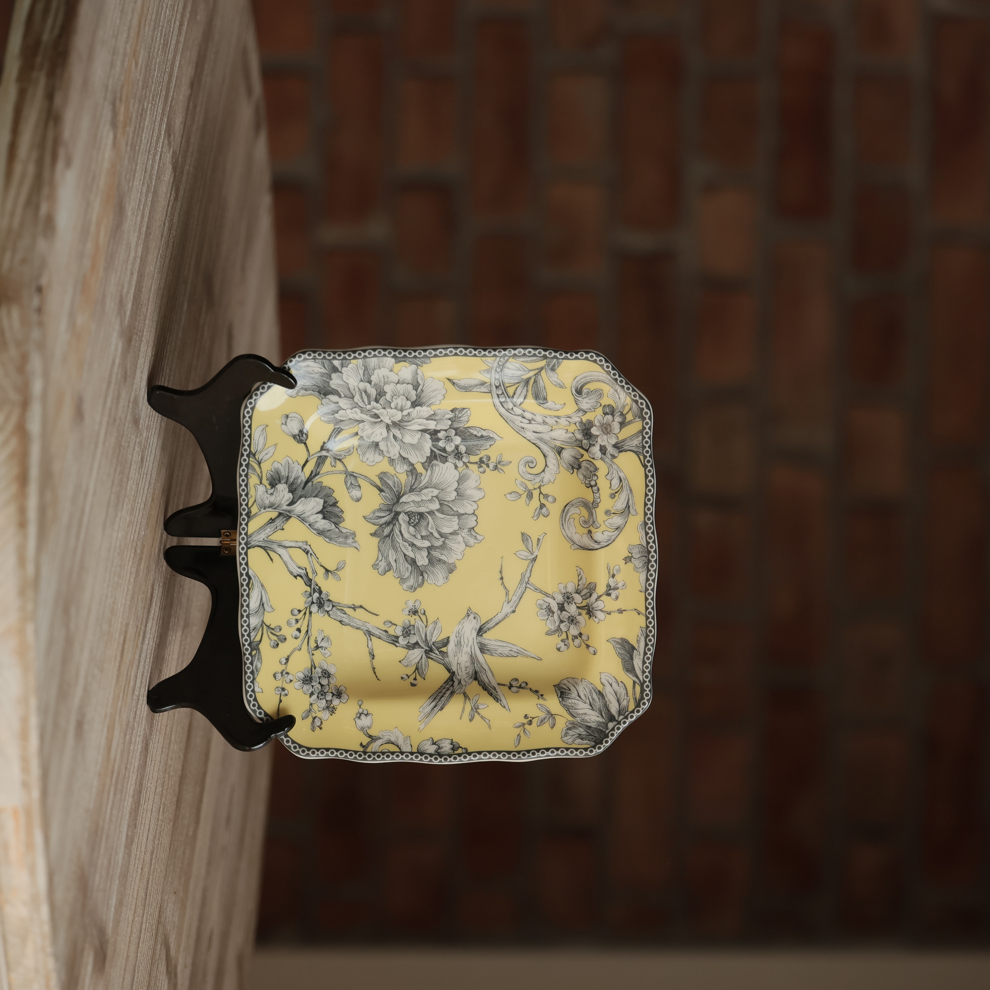 ADELAIDE YELLOW FLOWER PLATE