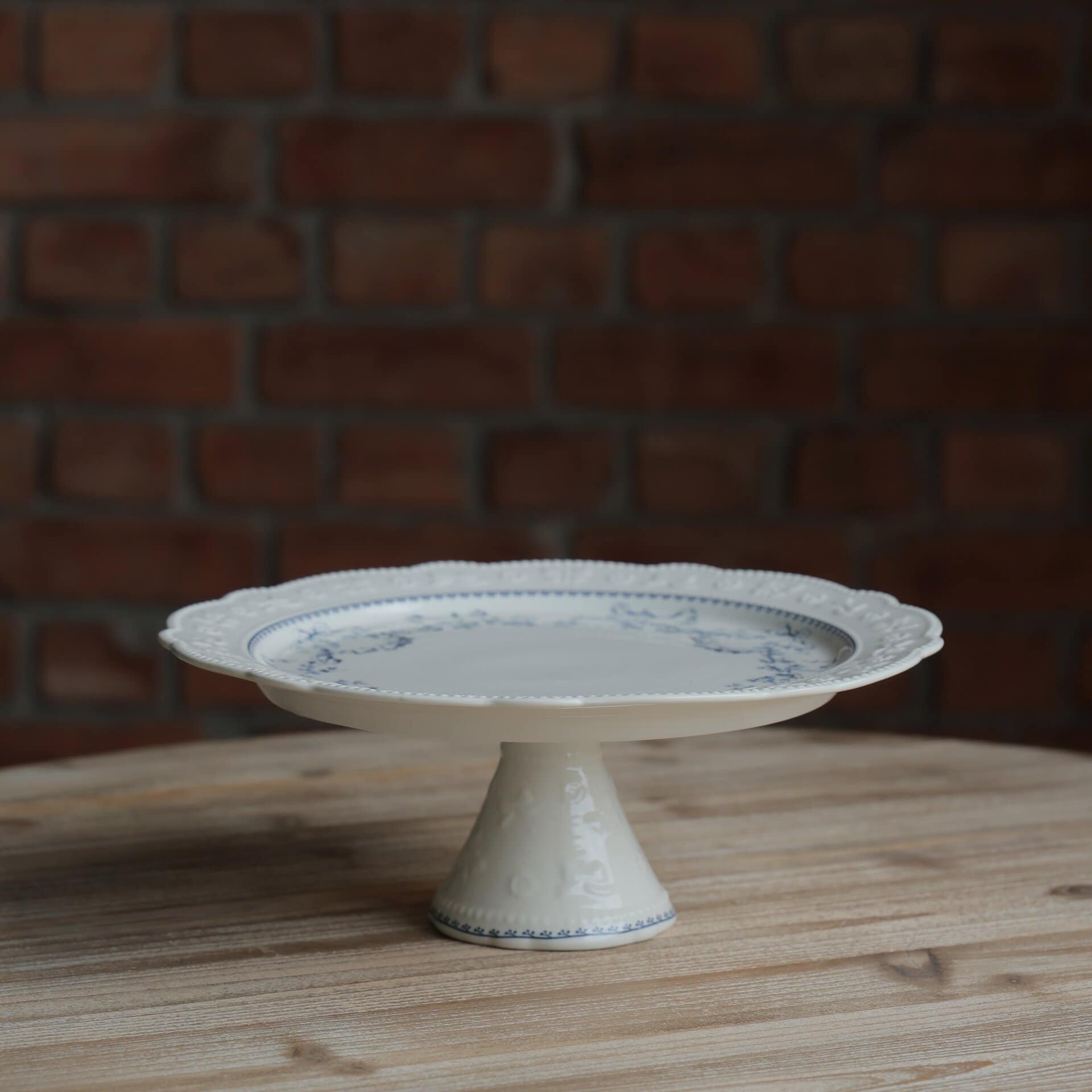 AZURE GARLAND CAKE STAND